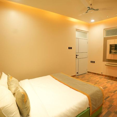 Dashrath Inn Near Ramjanmbhoomi Ayodhya Екстериор снимка