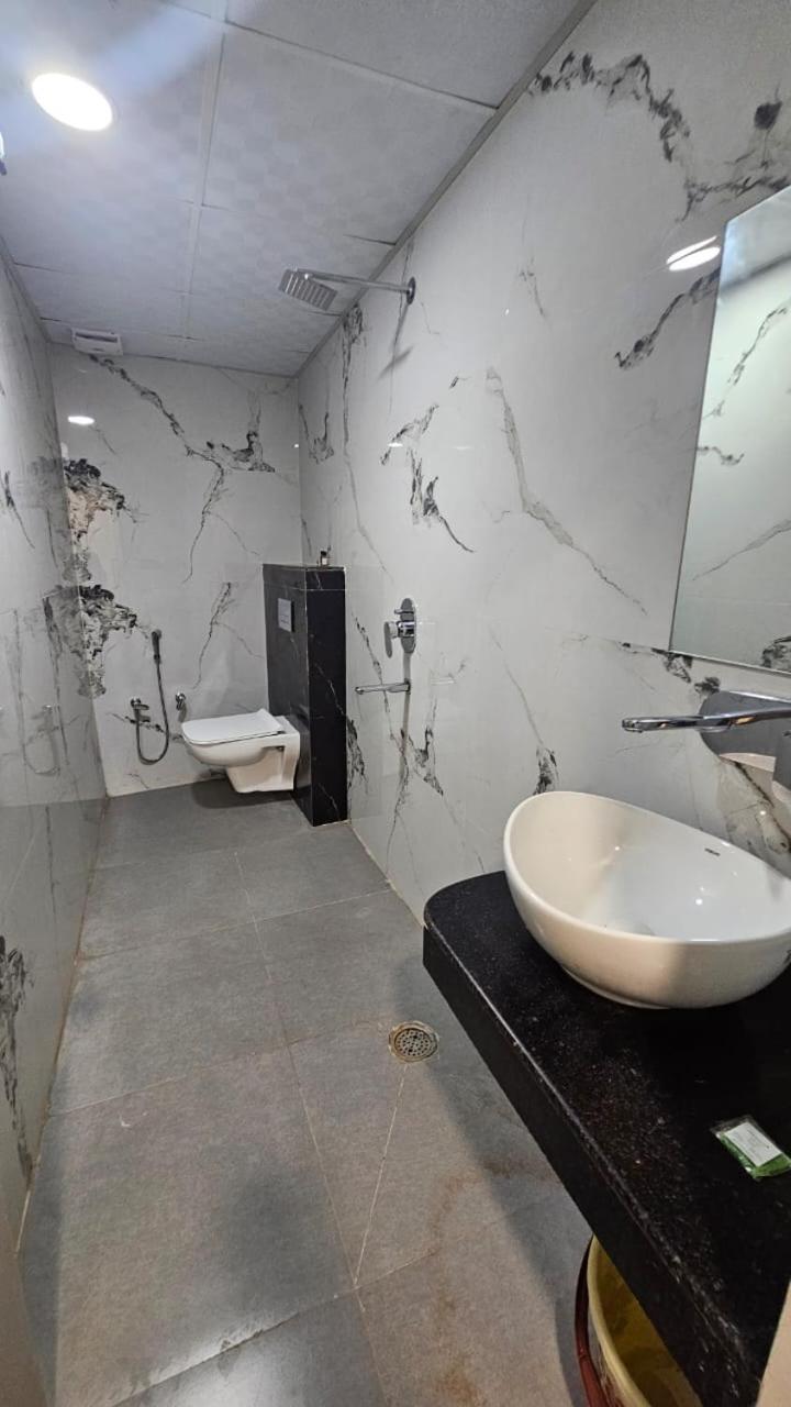 Dashrath Inn Near Ramjanmbhoomi Ayodhya Екстериор снимка