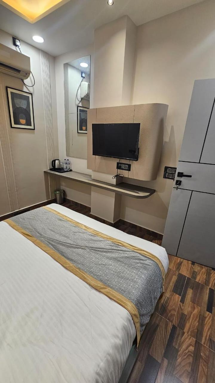 Dashrath Inn Near Ramjanmbhoomi Ayodhya Екстериор снимка