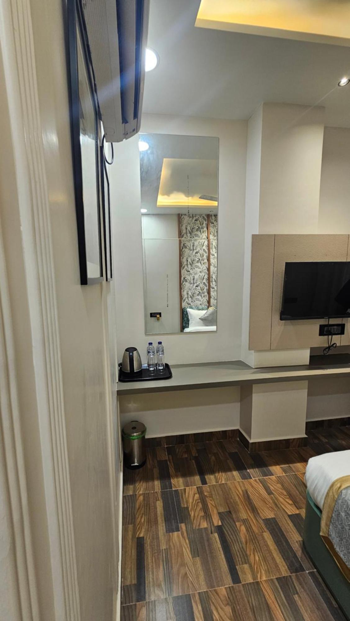 Dashrath Inn Near Ramjanmbhoomi Ayodhya Екстериор снимка